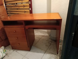 Mesa de escritorio de madera