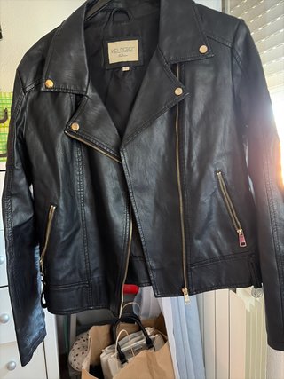 Cazadora de piel negra Kelrebec