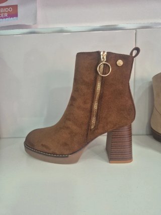 Botines Marrones con Tacón tengo dos