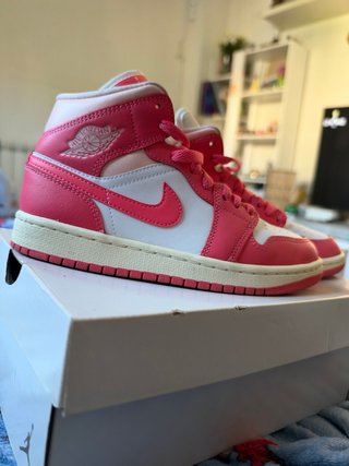 Zapatillas Air Jordan Rosas y Blancas
