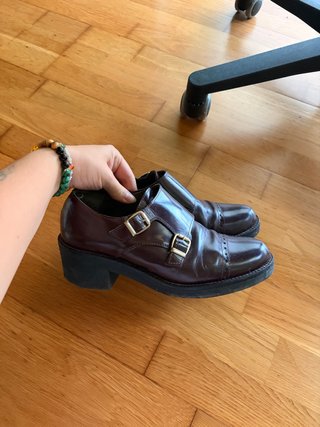Zapatos de piel con hebillas