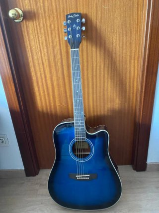 Chitarra acustica Harley Benton con custodia