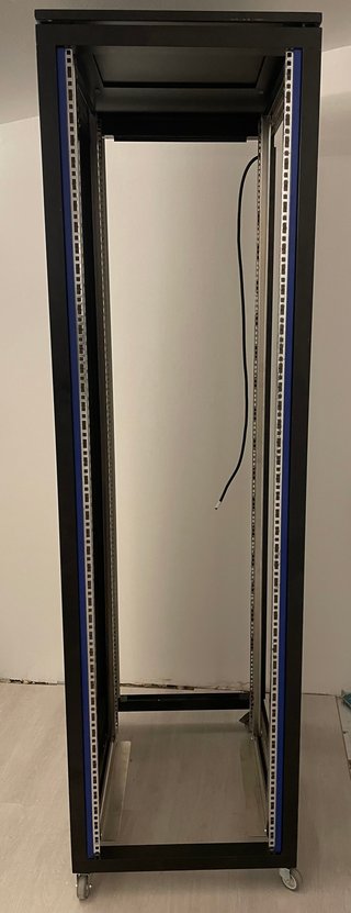 Rack 44u 80cm fondo 60cm ancho con PDU 15 enchufes