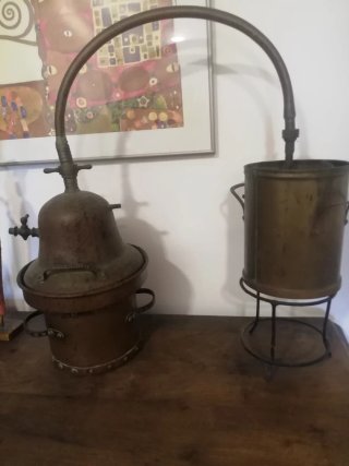 Alambique Antiguo de Cobre
