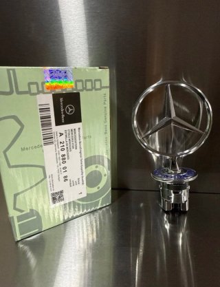 Emblema Capó Mercedes-Benz Serie W original nuevo