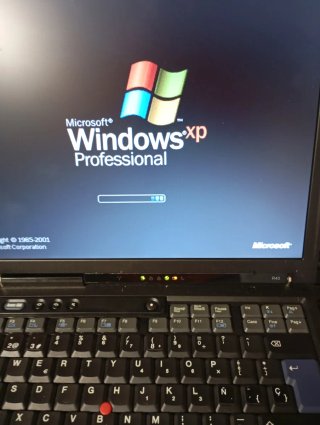 Portátil Retro IBM ThinkPad R40