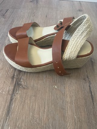 Sandalias de cuña estilo alpargata