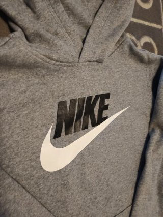 Sudadera Nike  158 - 170 cm, regalo pantalón corto