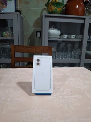Scatola iPhone 16 bianco