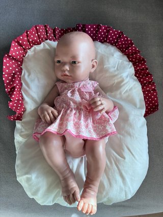 Muñeco con Vestido y Cuna