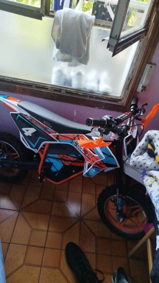 Moto eléctrica infantil