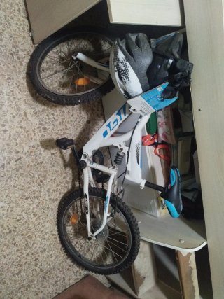 Bicicleta Junior + 2 Cascos