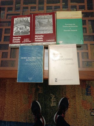 Libros de derecho dela UNED