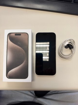 iPhone 15 Pro 128GB Titanio Natural | Caja y cable