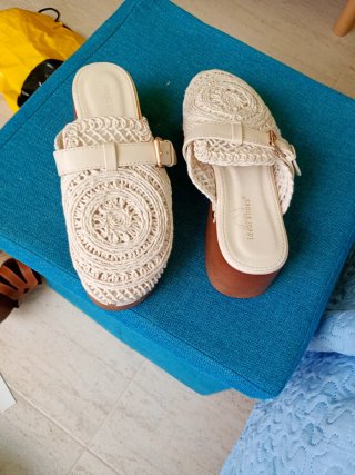 Zuecos Beige Idei Shoes