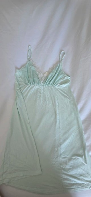 Camisón Verde con Detalle de Encaje