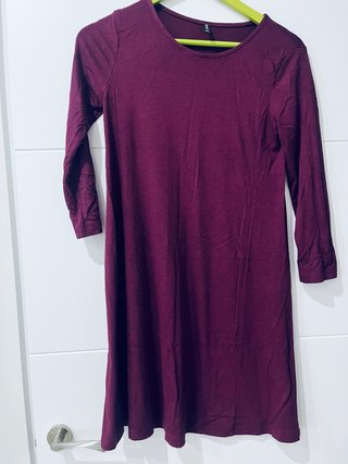 Vestido fluido color burdeos