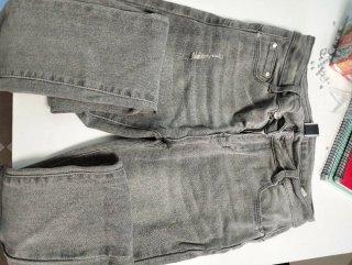 Pantalón vaquero gris