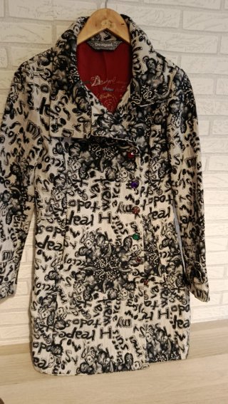 Abrigo Desigual Estampado Blanco y Negro