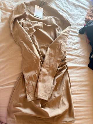 Vestido beige Bershka