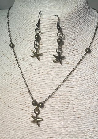 Conjunto de Gargantilla y Pendientes Estrella
