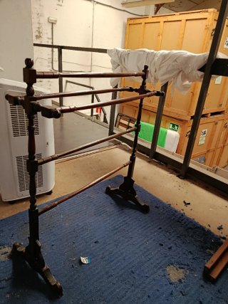 Perchero de Madera Clásico
