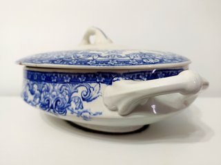 Sopera Antigua Porcelana con Tapa