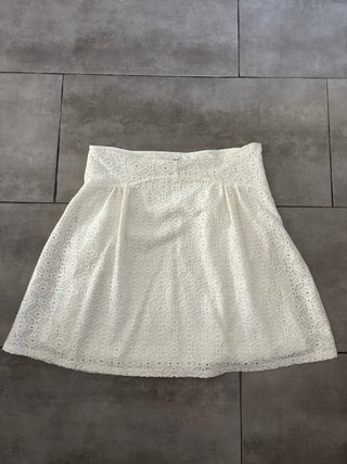 Falda blanca de encaje
