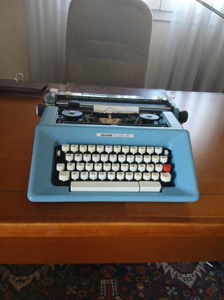 Máquina de escribir Olivetti Studio 46