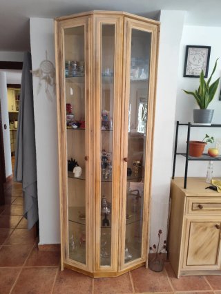 Mueble Vitrina de Madera y Cristal