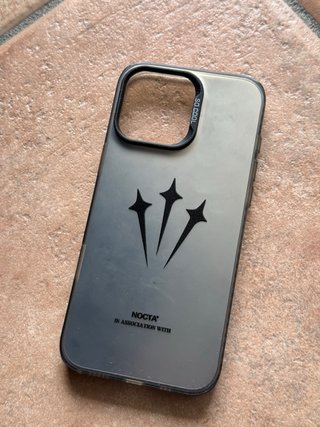Cover NOCTA per iPhone 16 Pro Max