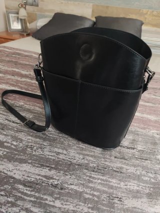 Bolso Negro con dos Correas Ajustables de piel