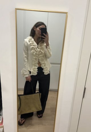 Chaqueta con volantes Zara