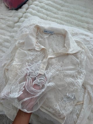 Camisa de encaje Bershka beige