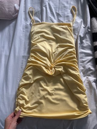 Vestido de verano amarillo