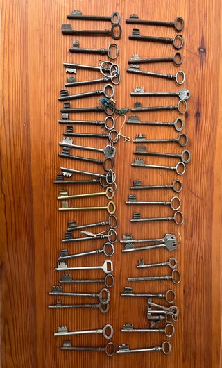 Set di 48 chiavi antiche