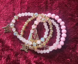Set de pulseras con dijes de mariposas rosas – 4