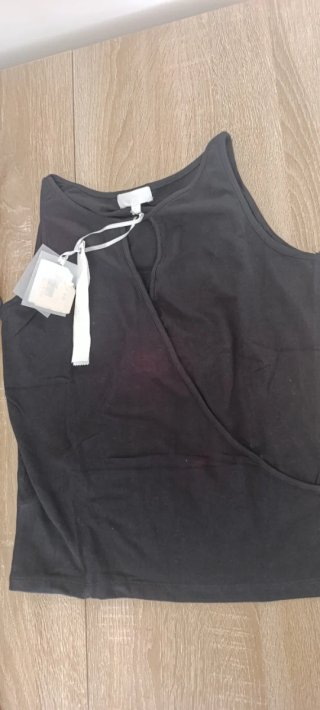 Camiseta negra sin mangas