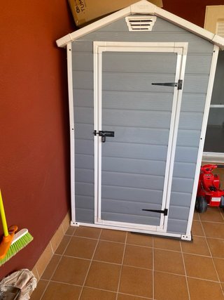 Caseta de jardín Keter de PVC