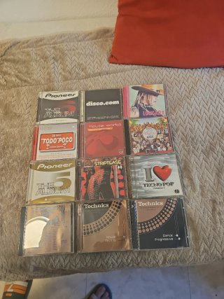 Lote de 12 CDs de música variada