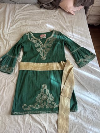 Vestido Verde con Bordados Salsa