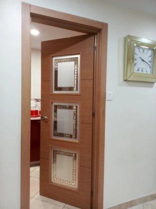 Lote de 7 puertas de madera
