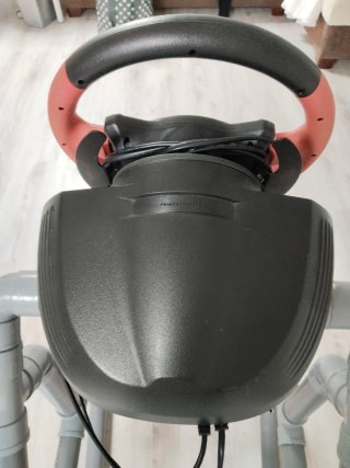 Volante Thrustmaster T150 con Pedales y Soporte