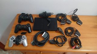 Consola PlayStation 2 (PS2) con accesorios