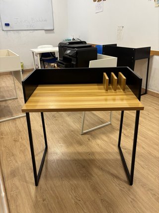4 Escritorio de Madera y Metal