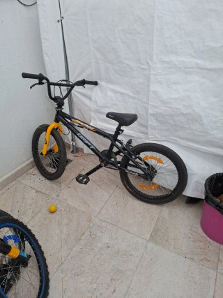 Bicicleta BMX para niño