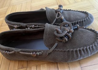 Mocasines de ante marrón con borlas