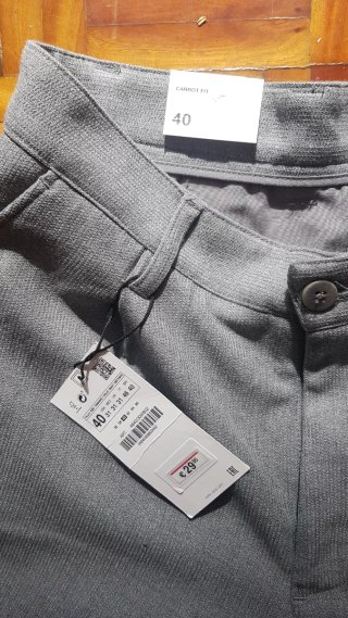 Pantalones Zara Carrot Fit Gris