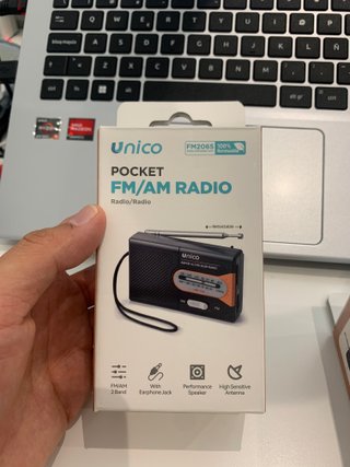 Radio portátil AM/FM UNICO FM2065 con correa