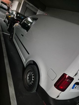 Plaza de garaje, amplia, con vigilancia.